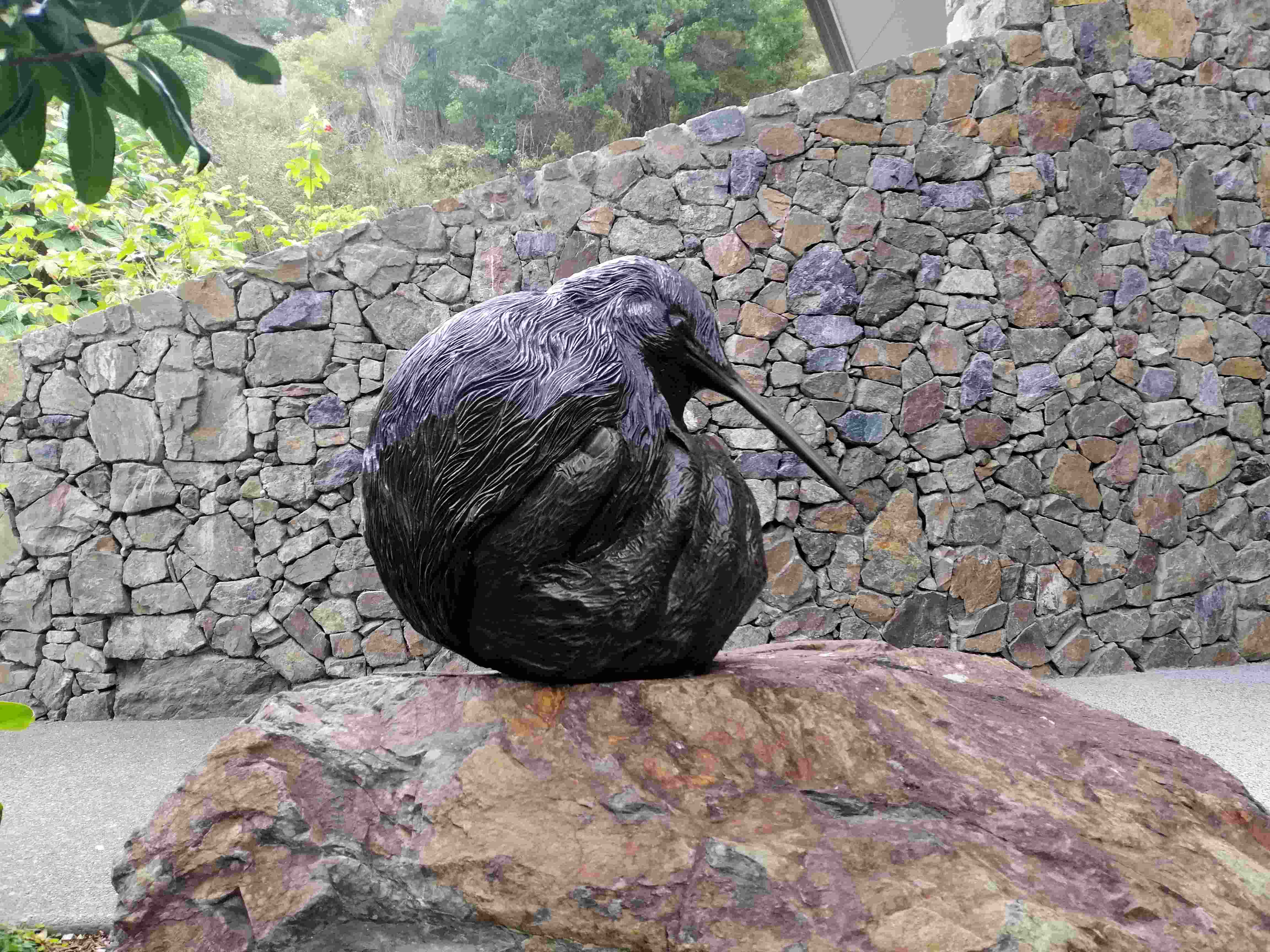 NZ Sculpture OnShore Susan Dinkelaker_Hand Holding Young Kiwi_2021